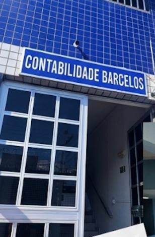 Fachada da Contabilidade Barcelos com a placa da empresa, em Contagem/MG